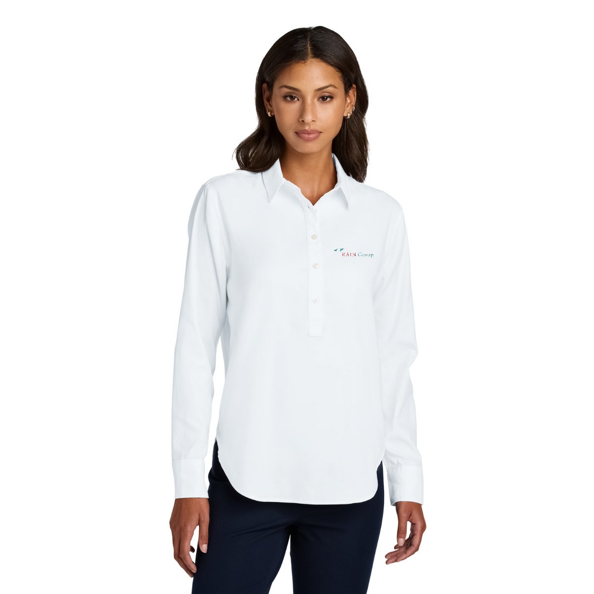 Mercer+Mettle Women's Long Sleeve Modern Oxford Shirt — model